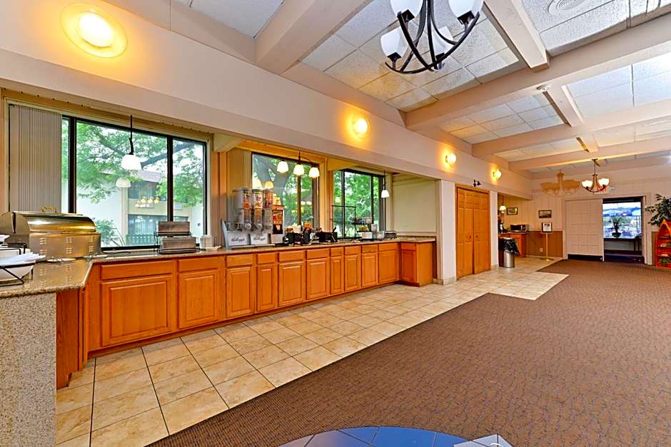 AmericInn by Wyndham La Crosse Riverfront-Conference Center