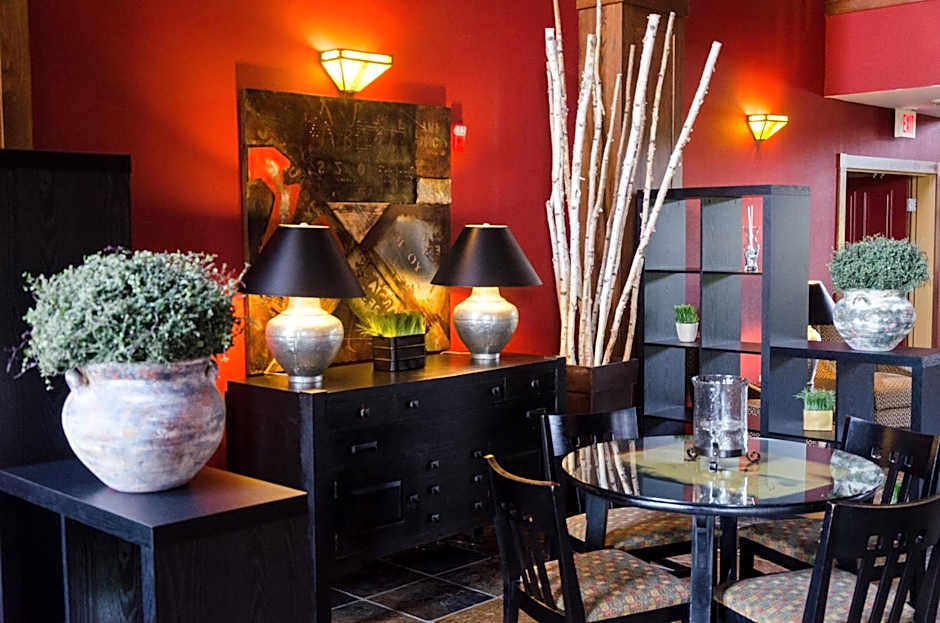 Holiday Inn Hotel Pewaukee-Milwaukee West By IHG