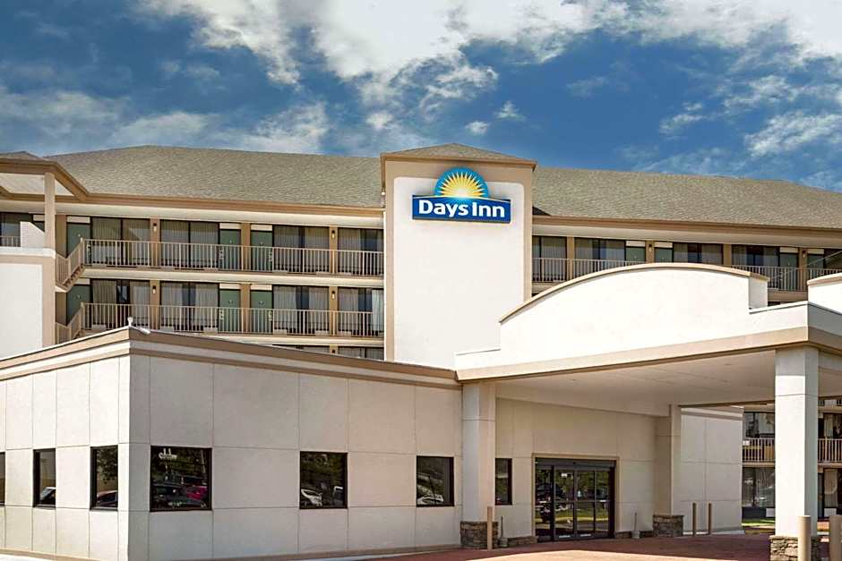 Days Inn by Wyndham Columbus-North Fort Moore