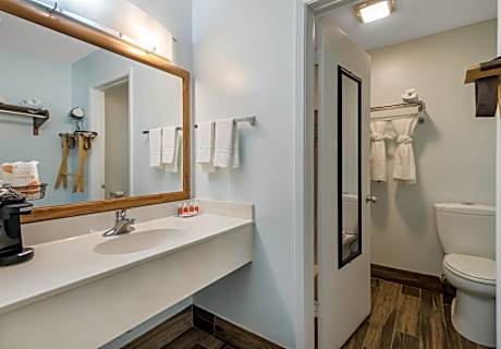 Queen Suite with Two Queen Beds and Sofa Bed - Non Smoking