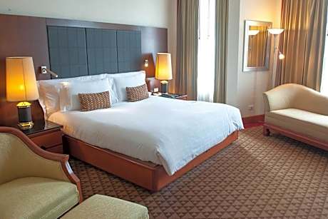 Deluxe Corner Room