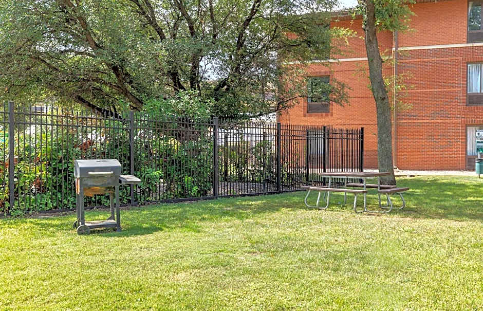 Extended Stay America Suites - Arlington - Six Flags