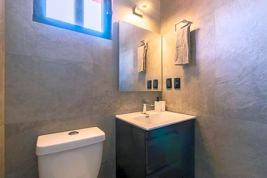 2Ph Large 2Brm 3 bath AC private terrace apt