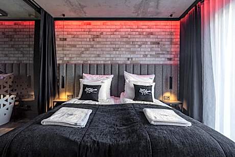 Superior One-Bedroom Apartment with Balcony