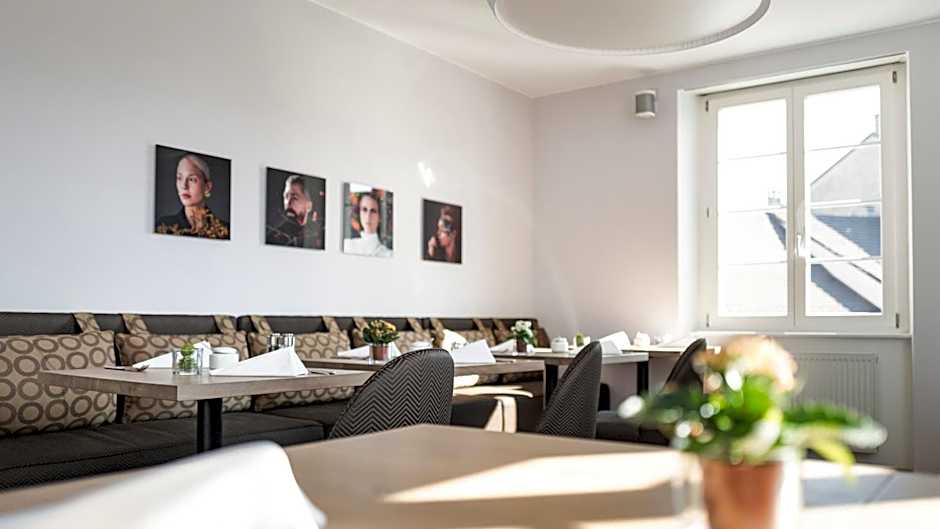 Kunsthotel "Drei Konig" am Marktplatz Stadt Lorrach