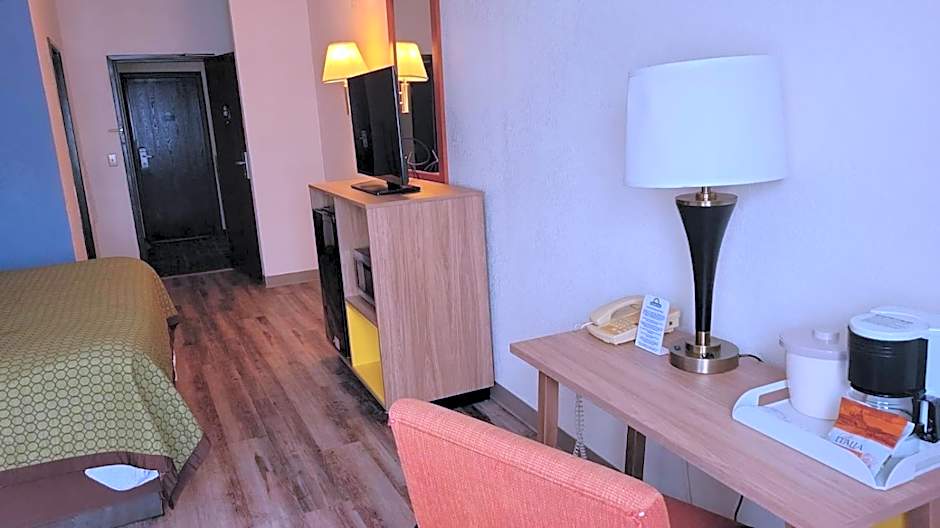Days Inn by Wyndham Topeka