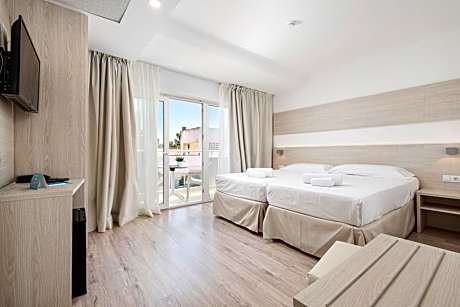 Economy Twin Room with Balcony