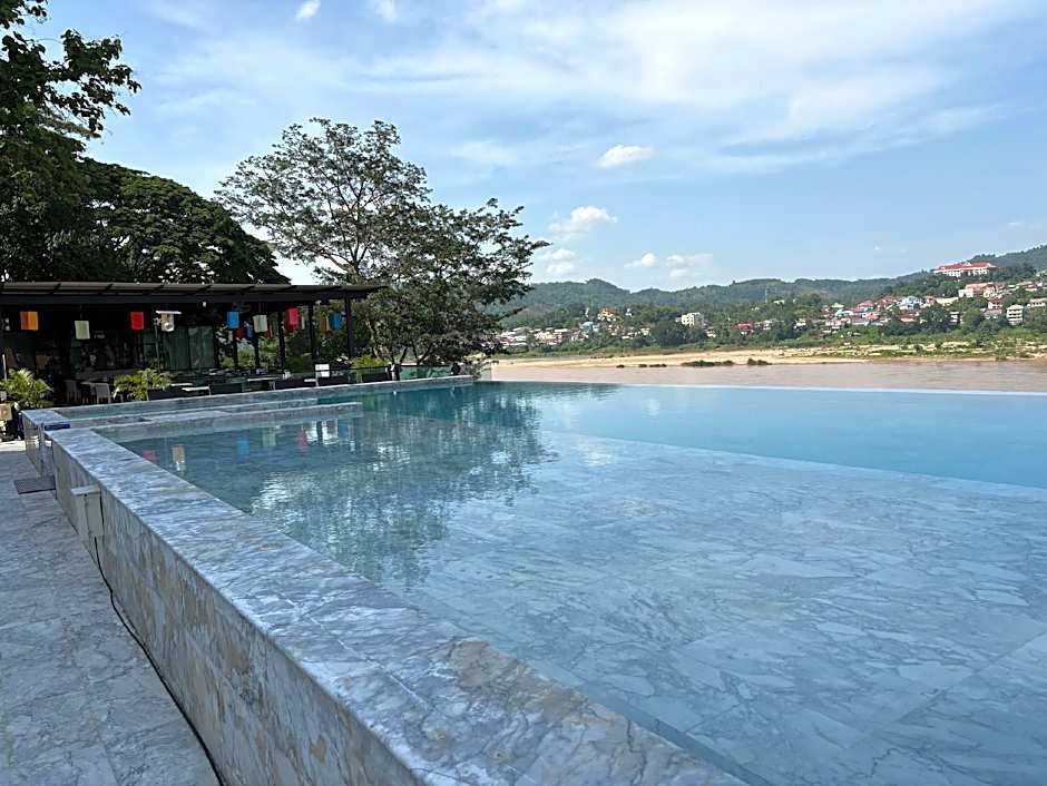 Chiangkhong Teak Garden Riverfront Hotel