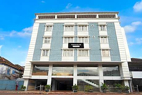 Super Townhouse MG Road Trivandrum Formerly Nandanam Park