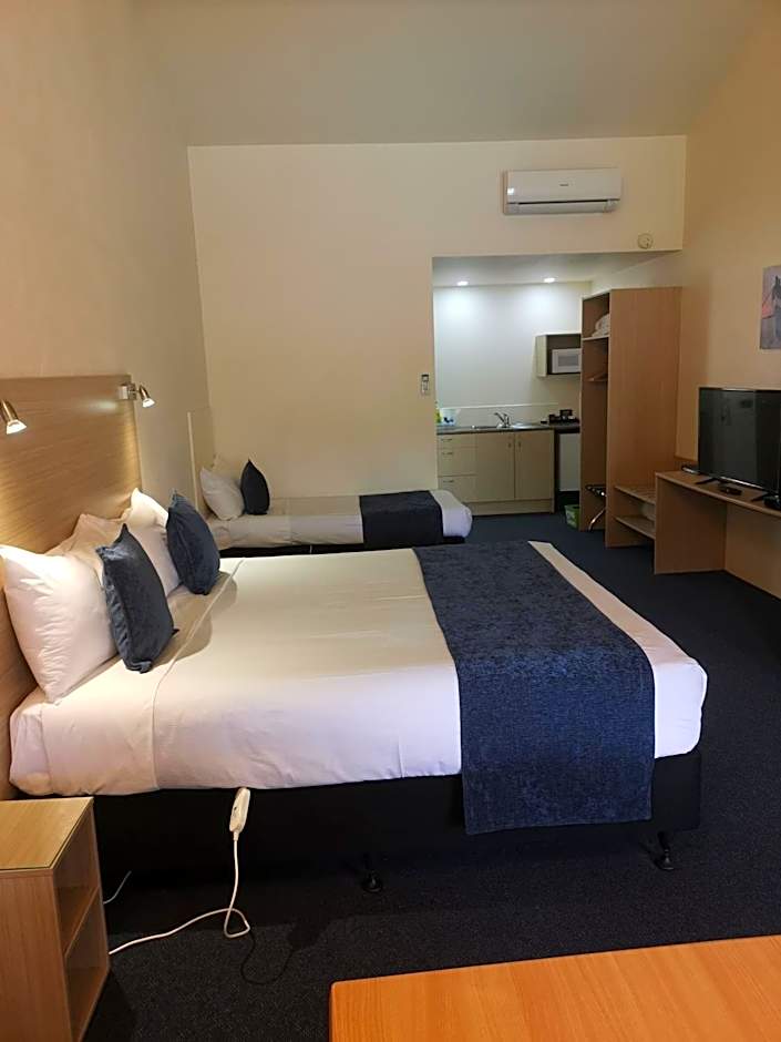 Captains Quarters Motor Inn