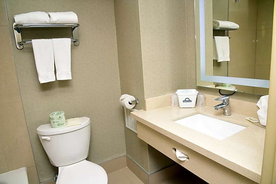 Days Inn by Wyndham Ottawa