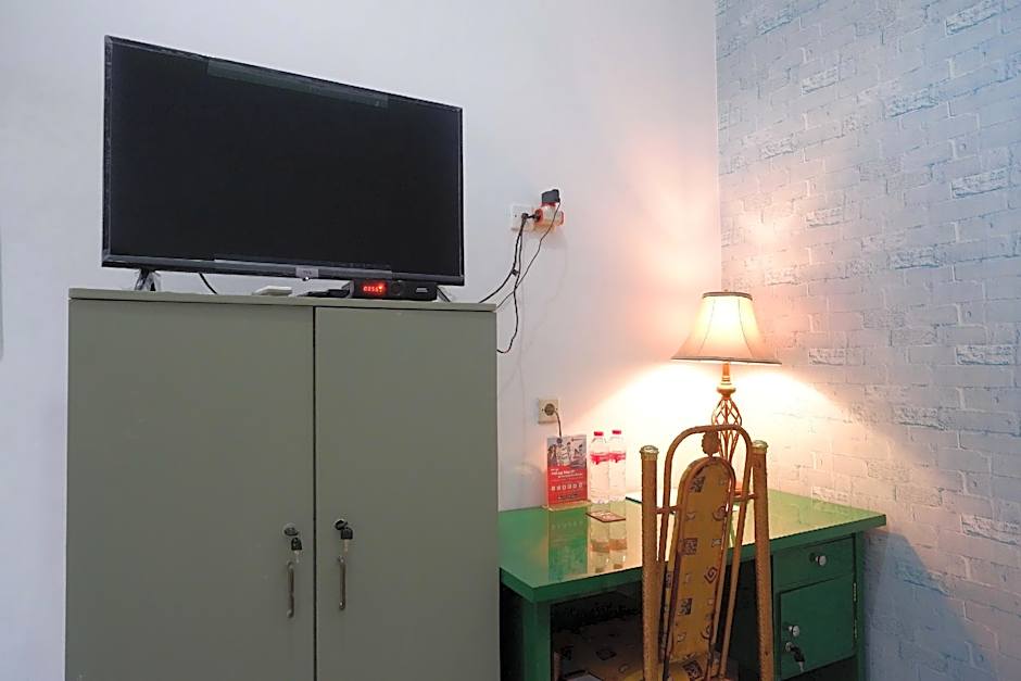 RedDoorz Syariah near RS Mitra Siaga