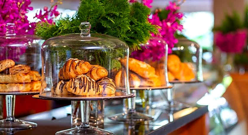 Ramada Plaza by Wyndham Bangkok Menam Riverside