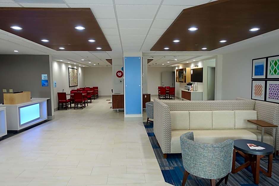 Holiday Inn Express & Suites Brentwood By IHG