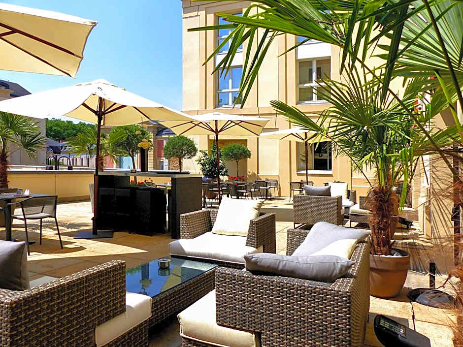 Le Louis Versailles Château Hotel-MGallery