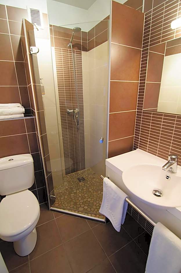 Inter-Hotel Dau-Ly