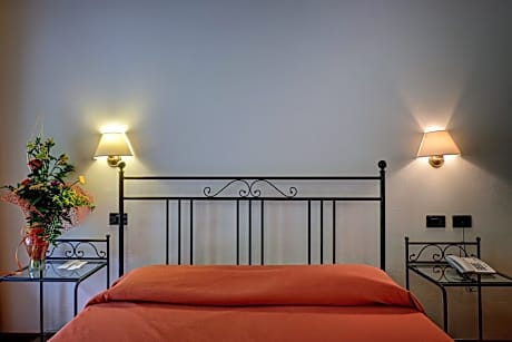 Economy Triple Room (1 Double Bed and 1 Twin Sofa Bed)