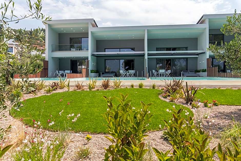 Lagomandra Luxury Suites with Private Pools