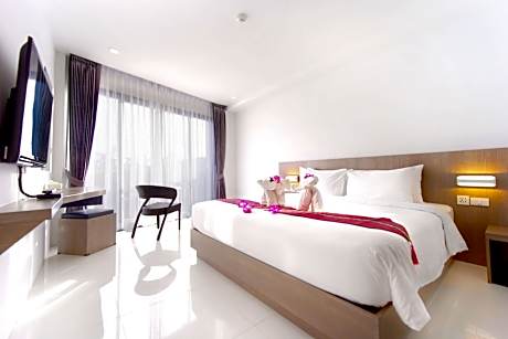 Deluxe King Room with Balcony
