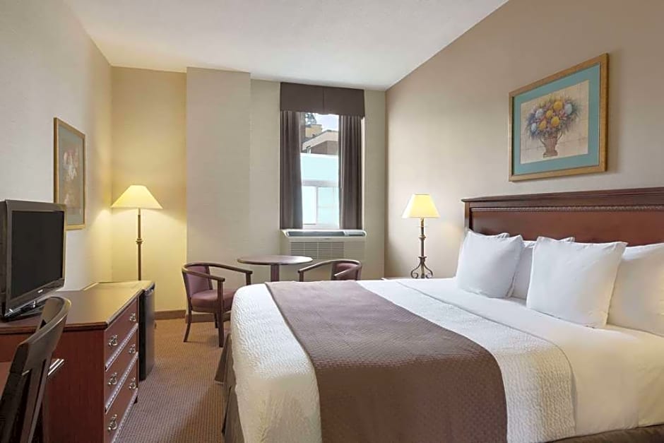 Days Inn by Wyndham Toronto East Beaches