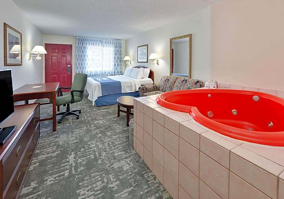 Photo 1 of 4 of Deluxe 1 King Bed Suite, Smoking
