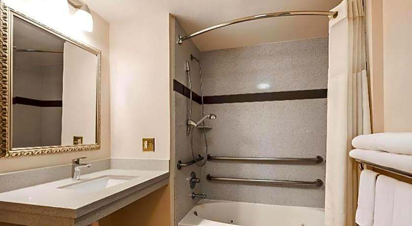 Best Western Plus Twin View Inn & Suites