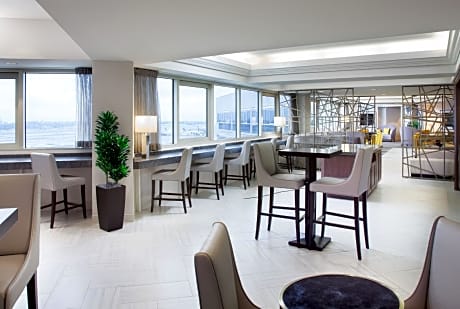 Executive Suite, 1 King, Sofa bed