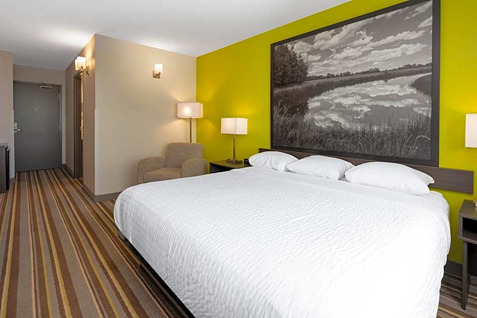 Super 8 by Wyndham Winnipeg East MB