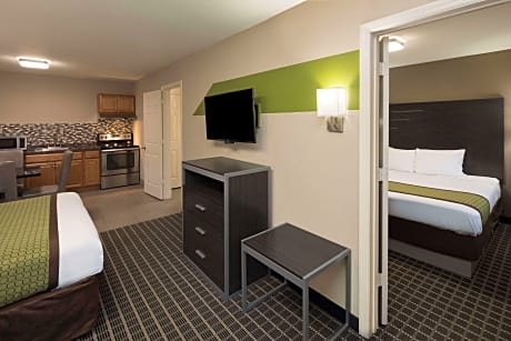 2 Queen Beds Smoking Efficiency Room