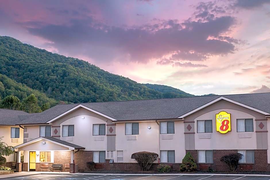 Super 8 by Wyndham Norton VA