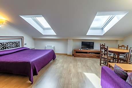 Studio with Spa Bath