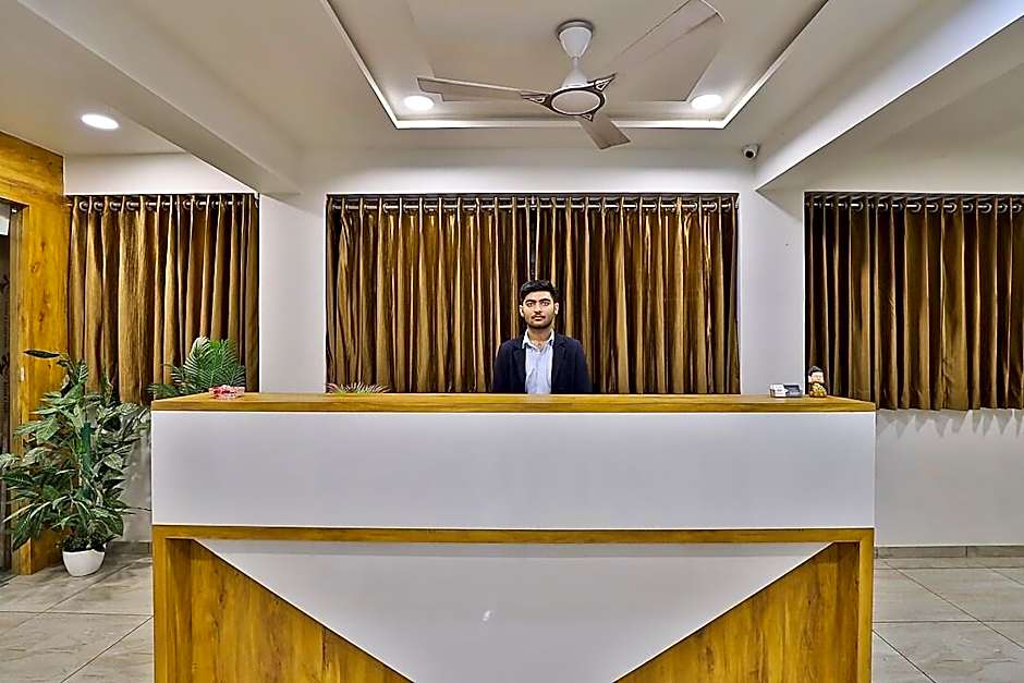 Hotel SR Rooms – Ahmedabad, TN
