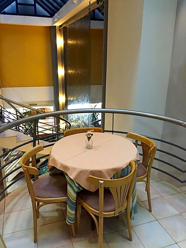 Crystal Palace Hotel