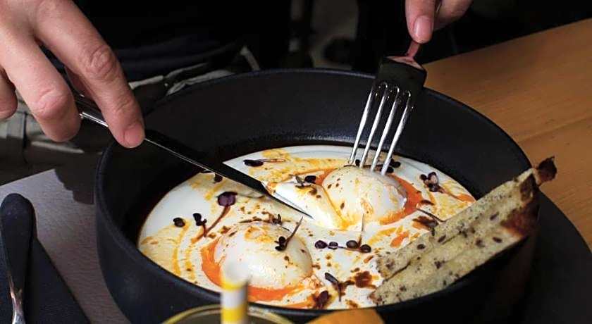 Booze & Snooze Social Hostel