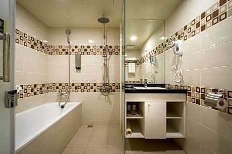 Run of House ((Check In After 20:00)