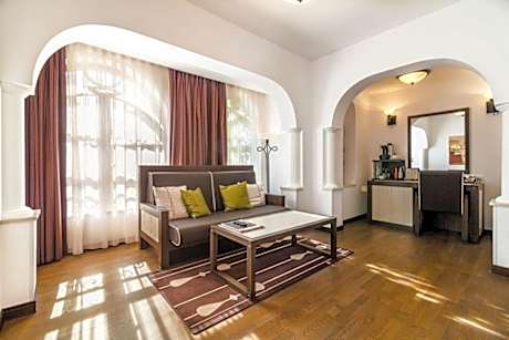 Grand Executive Suite