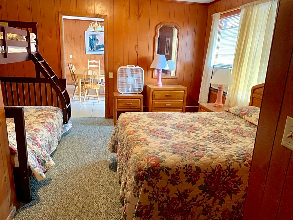 Phillips Historic Motel & Cottages