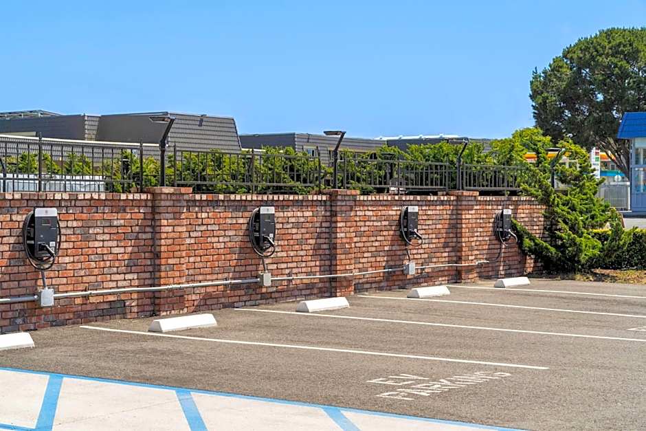 Ramada Bayside Inn & Suites Eureka
