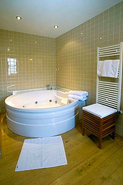 Hotel y apartamentos rurales L'Anceo