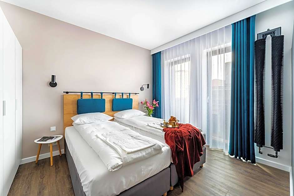 Apart House, Tylna 20