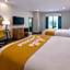 Days Inn & Suites by Wyndham Greater Tomball