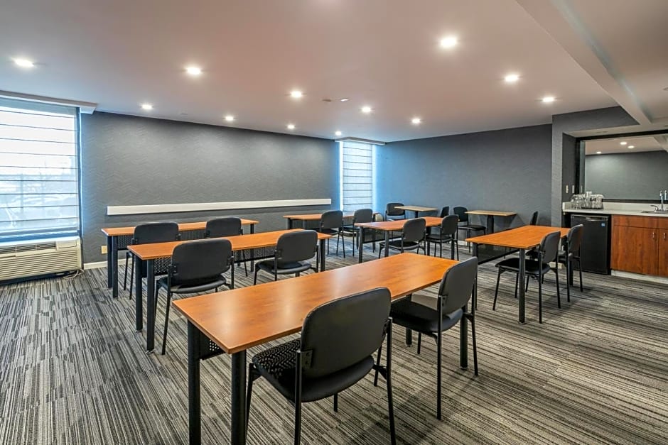 Holiday Inn Express - Newark Airport - Elizabeth by IHG