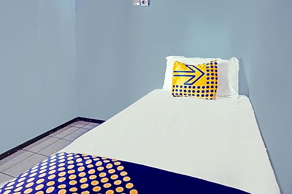 OYO Life 1711 Serayu Sumbersari Residence