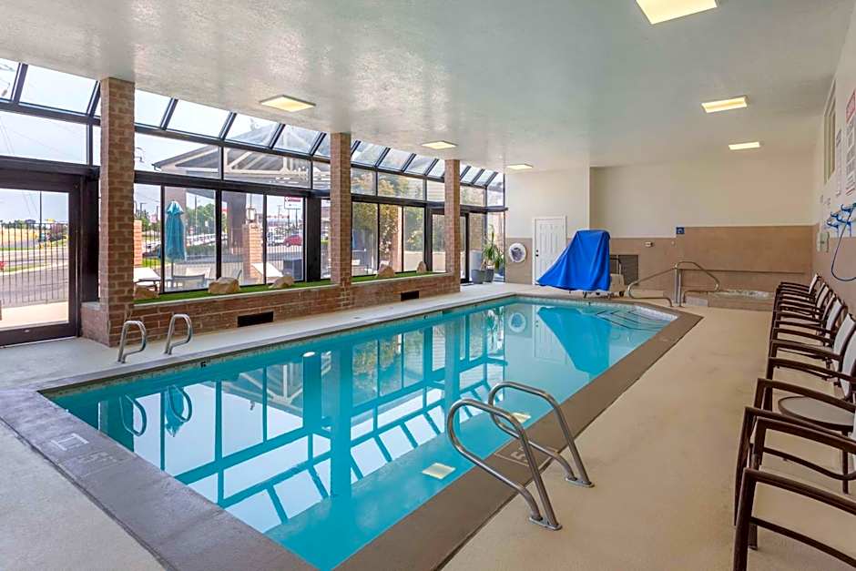 Best Western PLUS Cotton Tree Inn