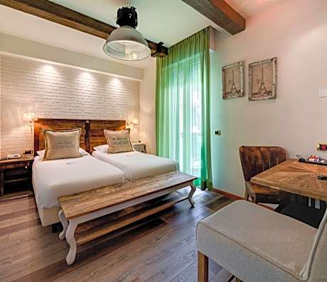 Comfort King Room with Balcony - Annex