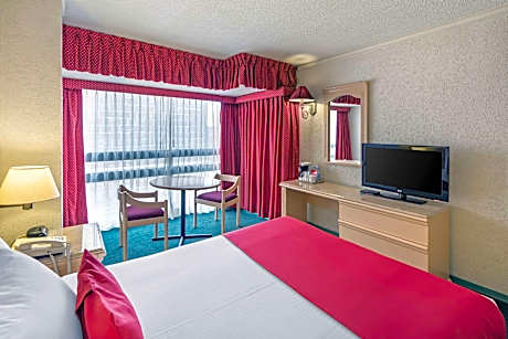 1 Queen Bed Nonsmoking