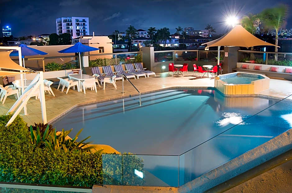 Tiki Hotel Apartments Surfers Paradise