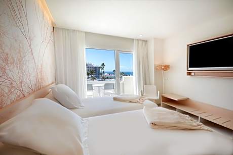 Double or Twin Room with Partial Sea View