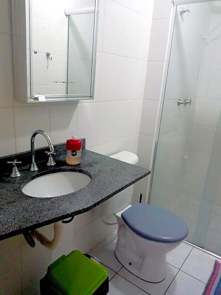 APARTAMENTO 10 min de CRICIUMA em IÇARA-SC - 2 quartos - 3 Ar-Condicionado split - Cozinha equipada - Banheiro - Garagem coberta e Wi-Fi - Anfitriã Superhost no BnB
