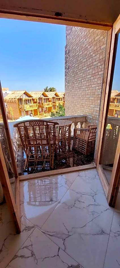 Green Beach Camp & Hotel